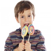  Названы сладости, которые лучше не дарить детям